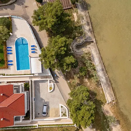 Front In Lägenhet Mrljane