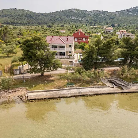 Front In Lägenhet *