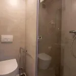 Front In דירה