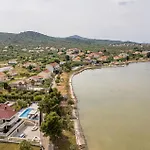 Front In דירה *