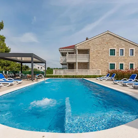 Lovely In With View Apartment