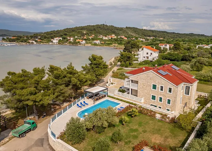 아파트 Front In Mrljane