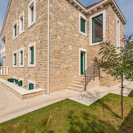 Front In Appartement